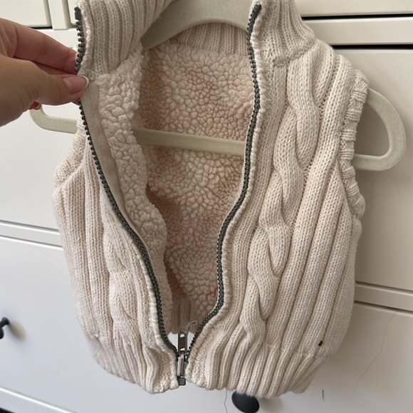 KIDS TOMMY HILFIGER VEST CREAM 18 MONTHS - Picture 3 of 3